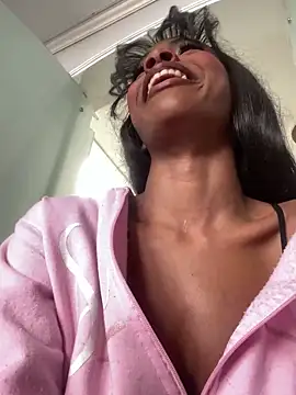 Snapshot of adaraSmiith chatting on 12.11.24 adaraSmiith online show from 12.11.24