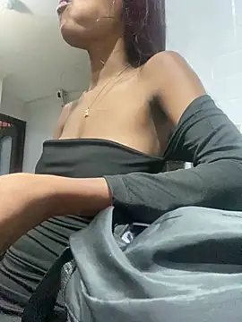 Snapshot of adaraSmiith chatting on 01.29.25 adaraSmiith online show from 01.29.25