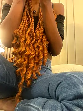 Snapshot of adaraSmiith chatting on 09.25.25 adaraSmiith online show from 09.25.25