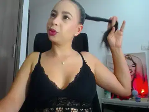 Snapshot of Shantalhotx69 chatting on 02.12.25 Shantalhotx69 online show from 02.12.25