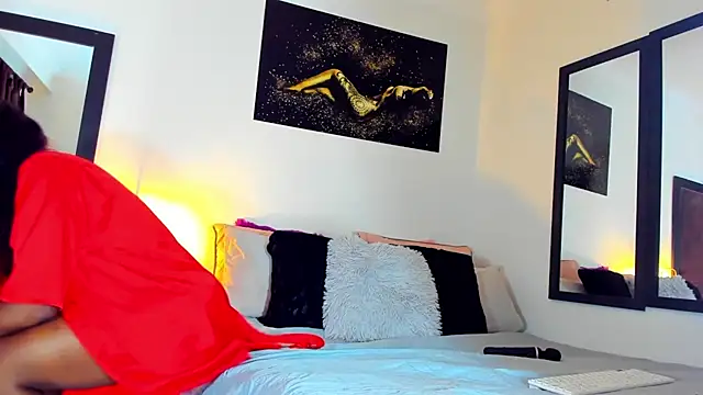 KimberlyBanks2 online show from 10.25.25