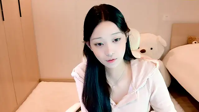 Snapshot of Xueb_J chatting on 12.03.24 Xueb J online show from 12.03.24