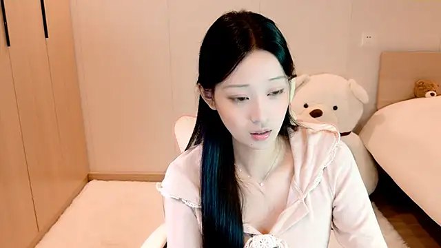 Snapshot of Xueb_J chatting on 12.03.24 Xueb J online show from 12.03.24