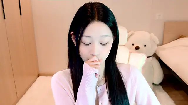 Snapshot of Xueb_J chatting on 12.07.24 Xueb J online show from 12.07.24