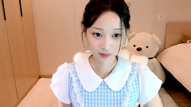 Snapshot of Xueb_J chatting on 12.12.24 Xueb J online show from 12.12.24