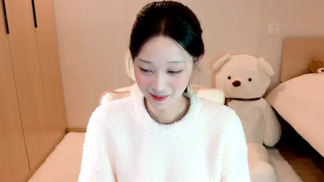 Snapshot of Xueb_J chatting on 12.12.24 Xueb J online show from 12.12.24