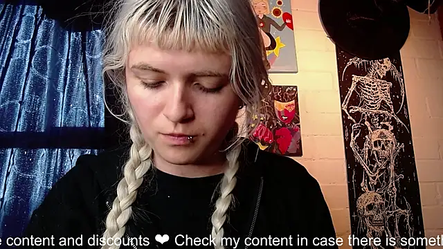 NEXT DOOR GIRL  online show from 01.17.25