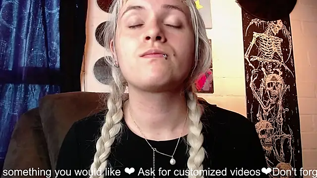 NEXT DOOR GIRL  online show from 01.17.25