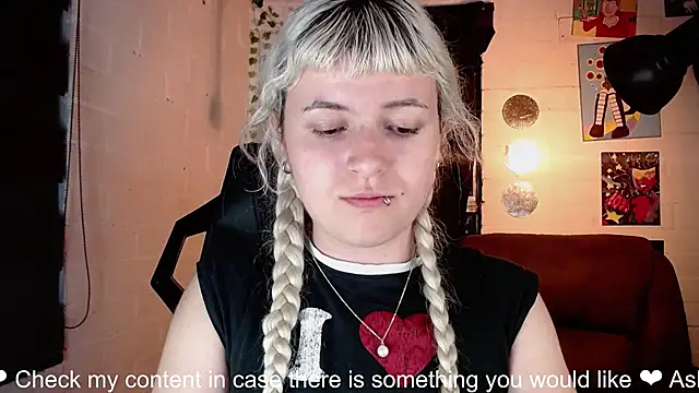 NEXT DOOR GIRL  online show from 01.22.25