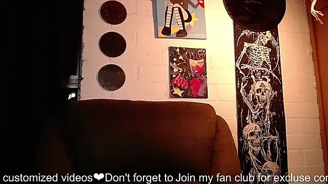 NEXT DOOR GIRL  online show from 01.24.25