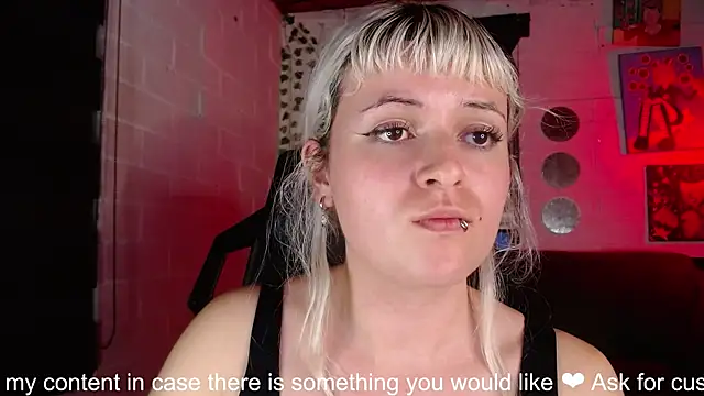 NEXT DOOR GIRL  online show from 02.05.25