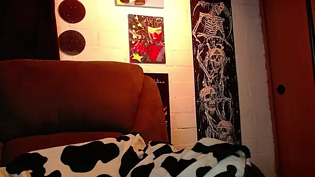 NEXT DOOR GIRL  online show from 02.27.25