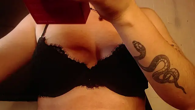 NEXT DOOR GIRL  online show from 03.08.25