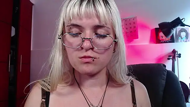 NEXT DOOR GIRL  online show from 09.16.25