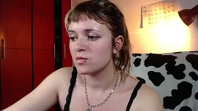 NEXT DOOR GIRL  online show from 09.25.25