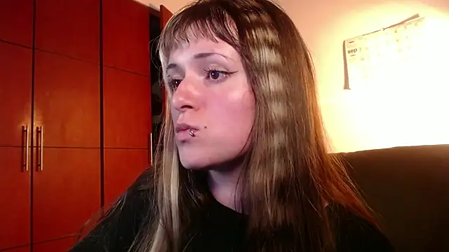 NEXT DOOR GIRL  online show from 10.04.25