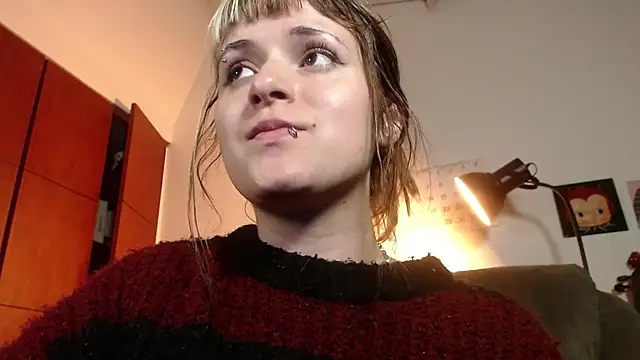 NEXT DOOR GIRL  online show from 10.09.25