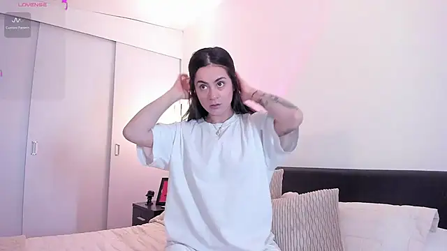 guccipussy1 online show from 12.18.24