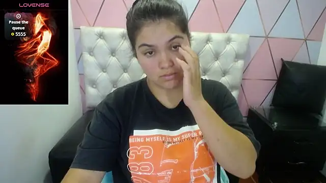 Snapshot of Marinasexxx chatting on 10.17.25 Marinasexxx online show from 10.17.25