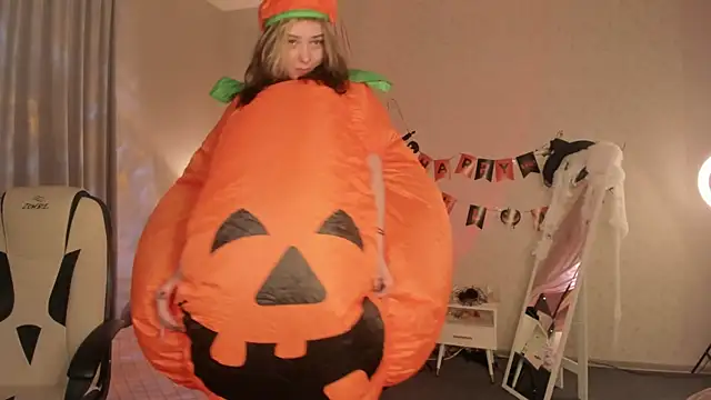 Vanessa Walters online show from 10.31.25