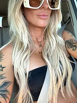 blondiluvsanal online show from 10.14.25