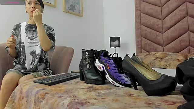 Lady Godss online show from 12.19.24