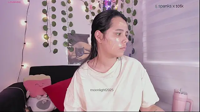 Snapshot of moonliiiight1 chatting on 09.18.25 moonliiiight1 online show from 09.18.25