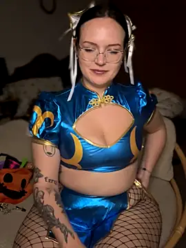 Snapshot of ScottishTension chatting on 10.31.25 ScottishTension online show from 10.31.25