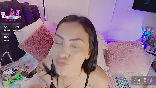 Snapshot of Maya_Bluee chatting on 04.10.26 Maya Bluee online show from 04.10.26