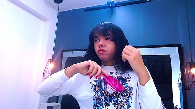 AndreaGil  online show from 12.18.25