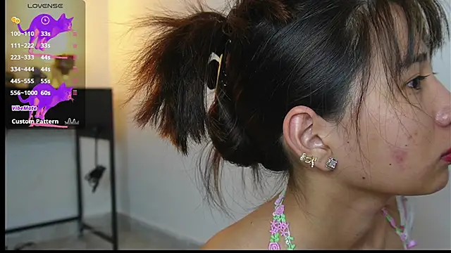 Snapshot of AlessiaVix chatting on 02.28.25 AlessiaVix online show from 02.28.25