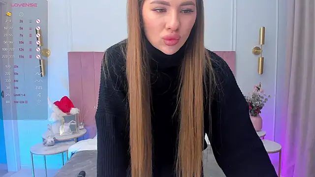 Snapshot of MilaVoxx chatting on 12.08.24 MilaVoxx online show from 12.08.24