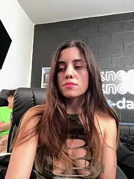 SaraLatinayPrimiciax online show from 11.04.25