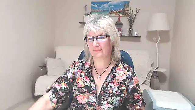 Snapshot of FleurMays chatting on 06.25.26 FleurMays online show from 06.25.26