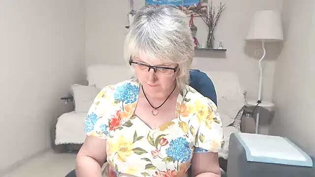 Snapshot of FleurMays chatting on 06.27.26 FleurMays online show from 06.27.26