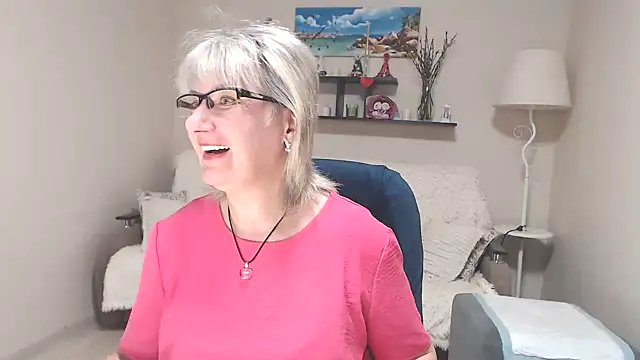 Snapshot of FleurMays chatting on 07.10.26 FleurMays online show from 07.10.26