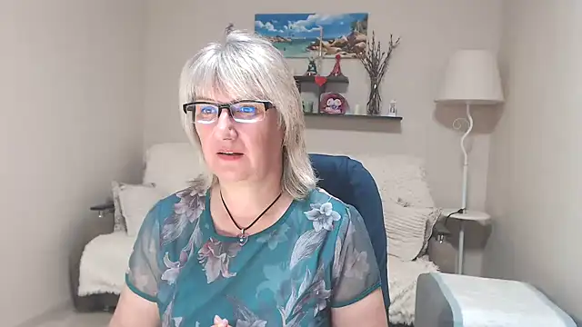 Snapshot of FleurMays chatting on 07.14.26 FleurMays online show from 07.14.26