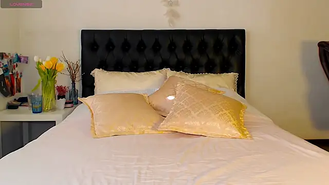 Snapshot of Goddess_Squirt_ chatting on 03.13.25 Goddess Squirt online show from 03.13.25