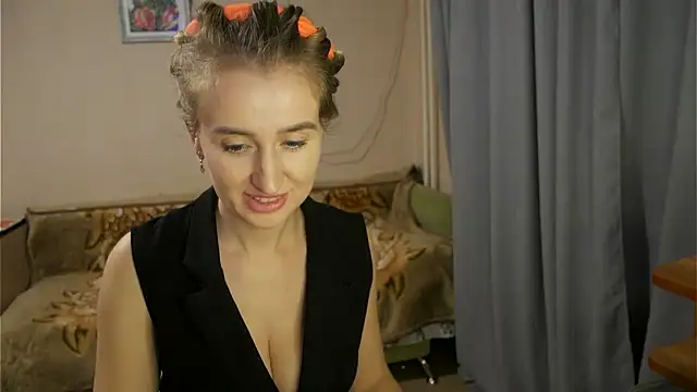 Sophiloren online show from 01.21.25