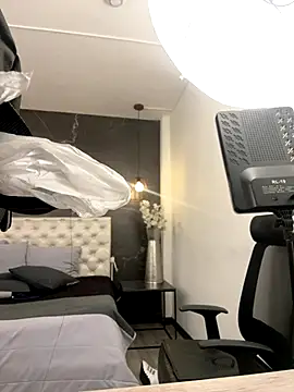 SofiaG  online show from 12.15.25