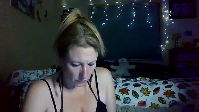lilyhornyhousewife online show from 09.28.25