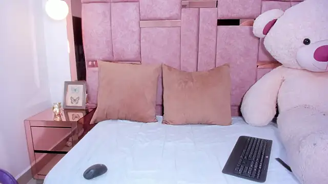 Snapshot of kaylin_jann chatting on 10.31.25 kaylin jann online show from 10.31.25