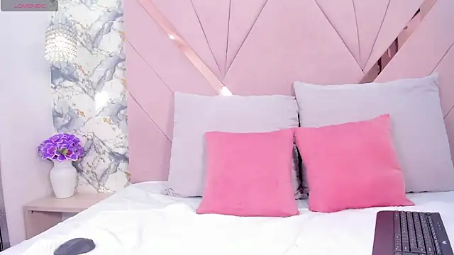 Snapshot of kaylin_jann chatting on 11.06.25 kaylin jann online show from 11.06.25