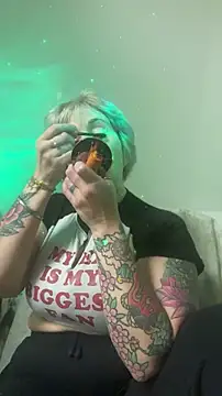 Hunniebunnie78 online show from 06.25.26