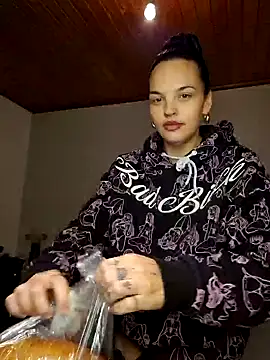 Jujuicy 97 online show from 12.10.24