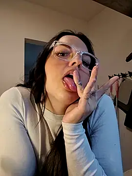 Jujuicy 97 online show from 10.28.25