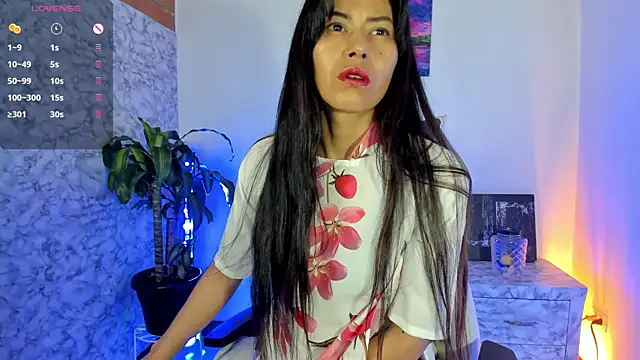 Snapshot of natashaanurak chatting on 09.15.25 natashaanurak online show from 09.15.25