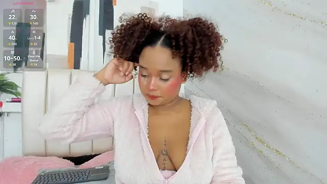 nataly velez online show from 12.15.25