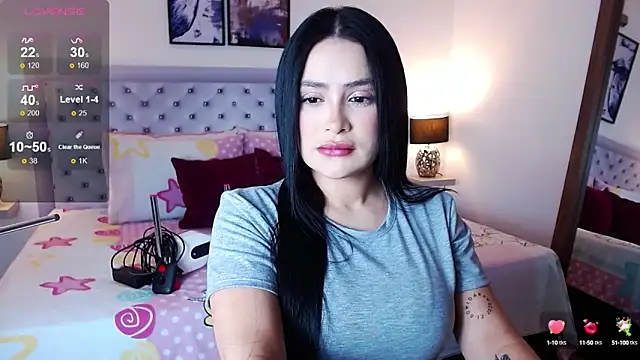 Snapshot of sarascottt chatting on 10.04.25 sarascottt online show from 10.04.25