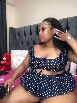 Anaelle24 online show from 10.17.25